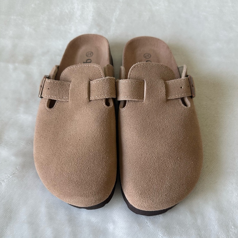 Qomfort Genuine Suede Boston Clog in Tan/Fawn Size 7